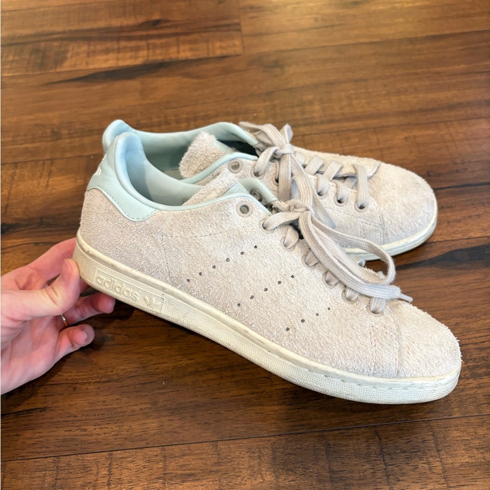 Adidas Stan Smith Shoes Mens 6.5 Women’s 8 Gray Taupe Rough Suede Casual